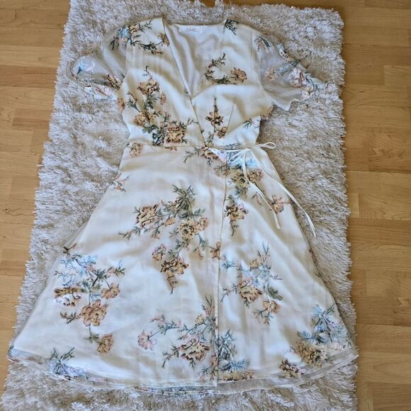 ASTR tha Label Women's Wrapdress Size Medium Floral Print - Picture 10 of 10